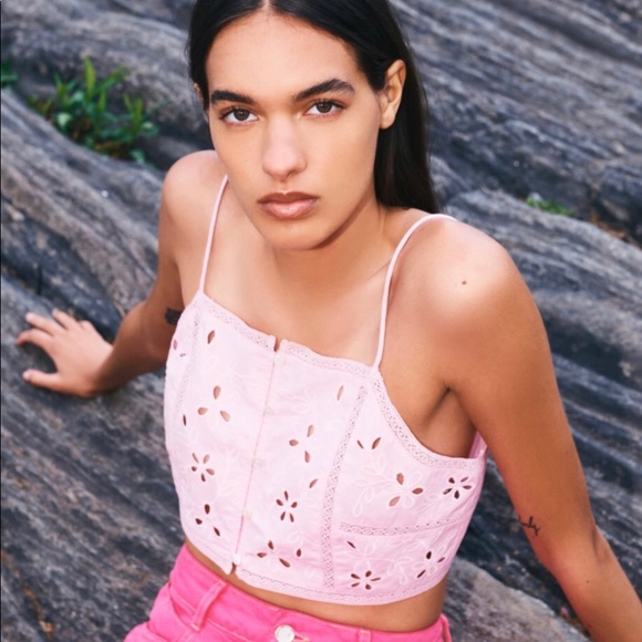 🌺🌺🌺 Zara cropped top with open embroidery - Picture 3 of 6